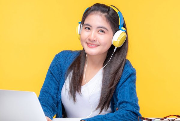 Locutores voz en off para e-learning